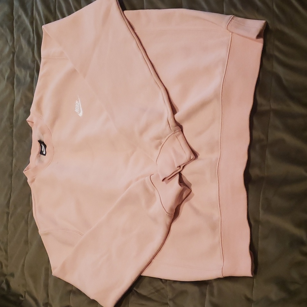 Mens peach colored Nike club fleece sweatshirt.
